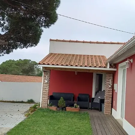 Casa de Férias A 5 Minutos Da Atouguia Da Baleia