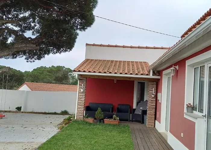 Casa de Férias A 5 Minutos Da Atouguia Da Baleia