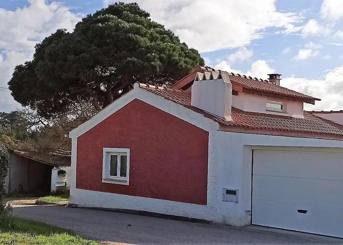 A 5 Minutos Da * Atouguia Da Baleia